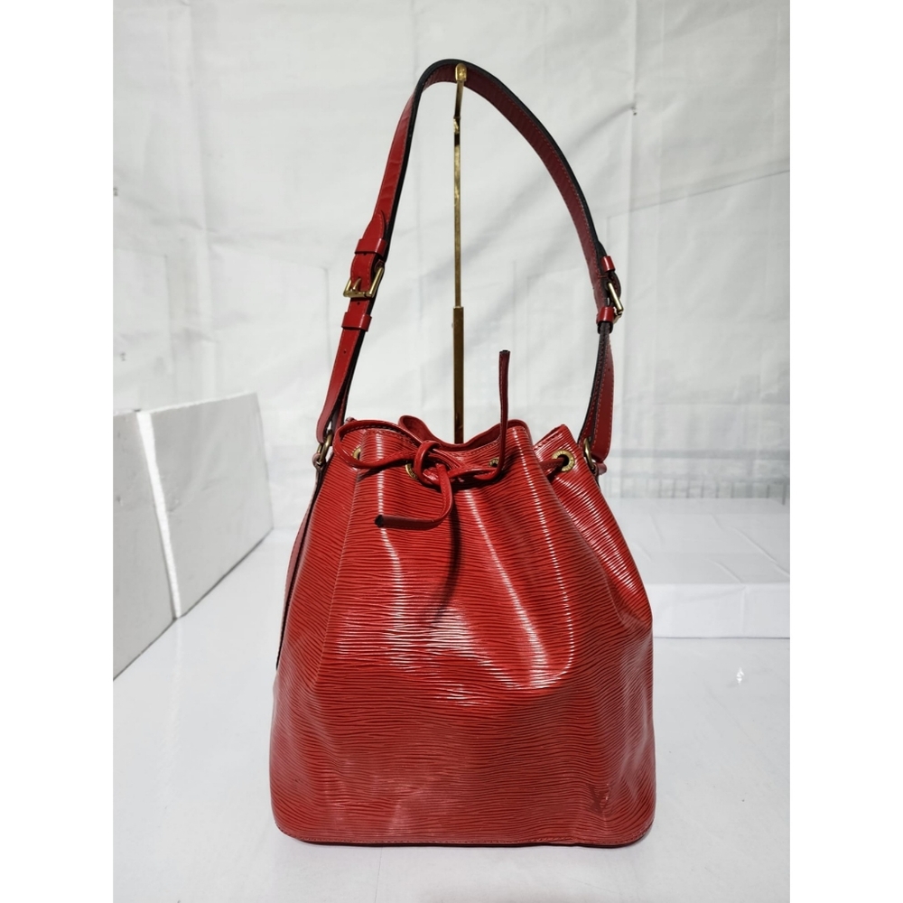 LOUIS VUITTON Epi Petit Noe Castillan Shoulder Bag Red